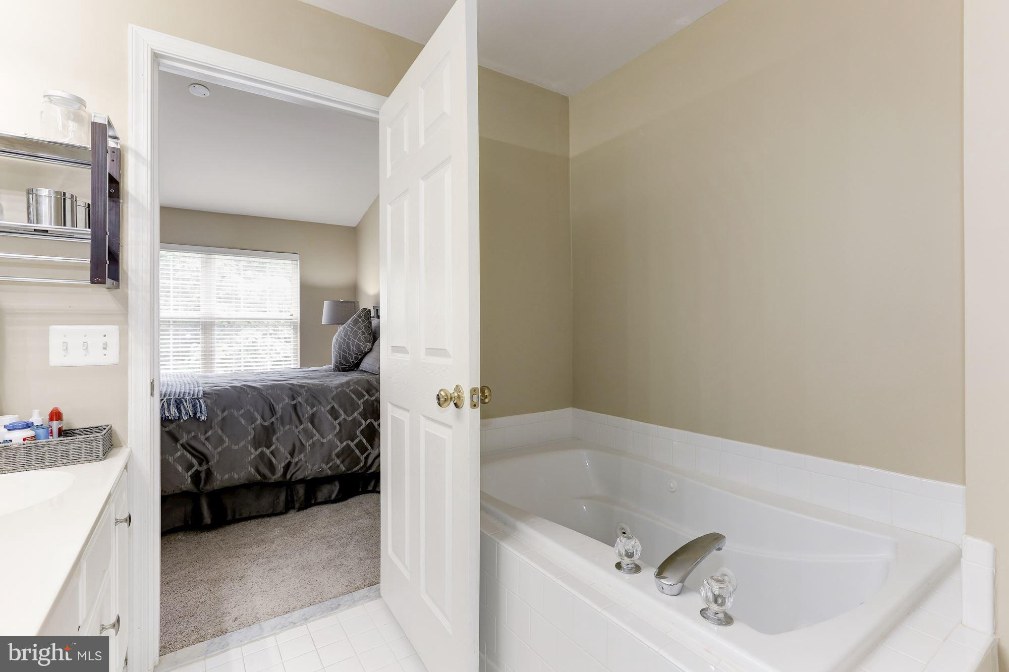 FAIR LAKES - Residential