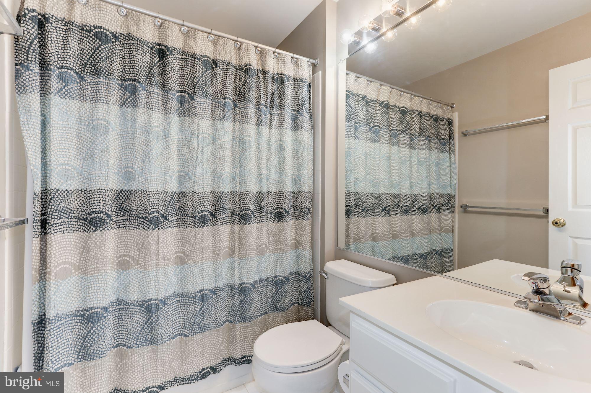 FAIR LAKES - Residential