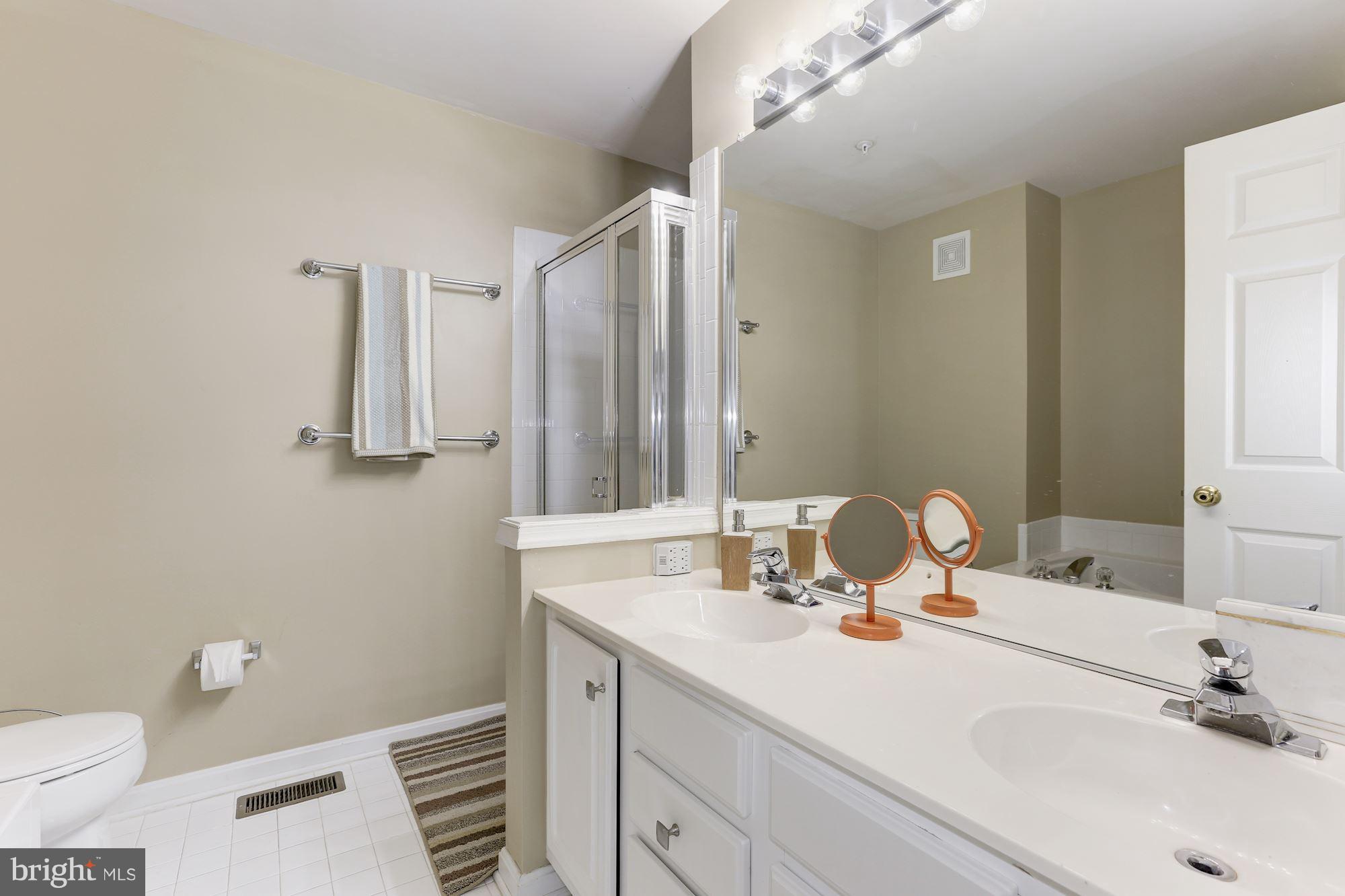 FAIR LAKES - Residential