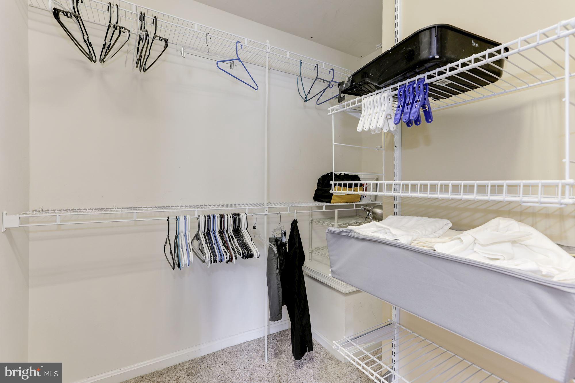 FAIR LAKES - Residential