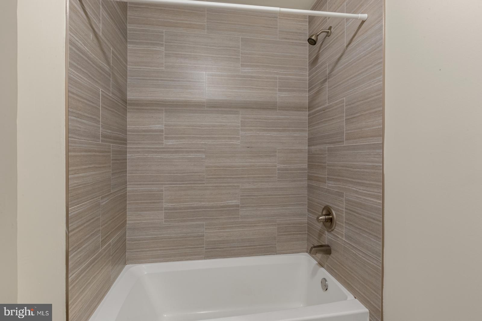 EAST KENSINGTON - Residential Lease