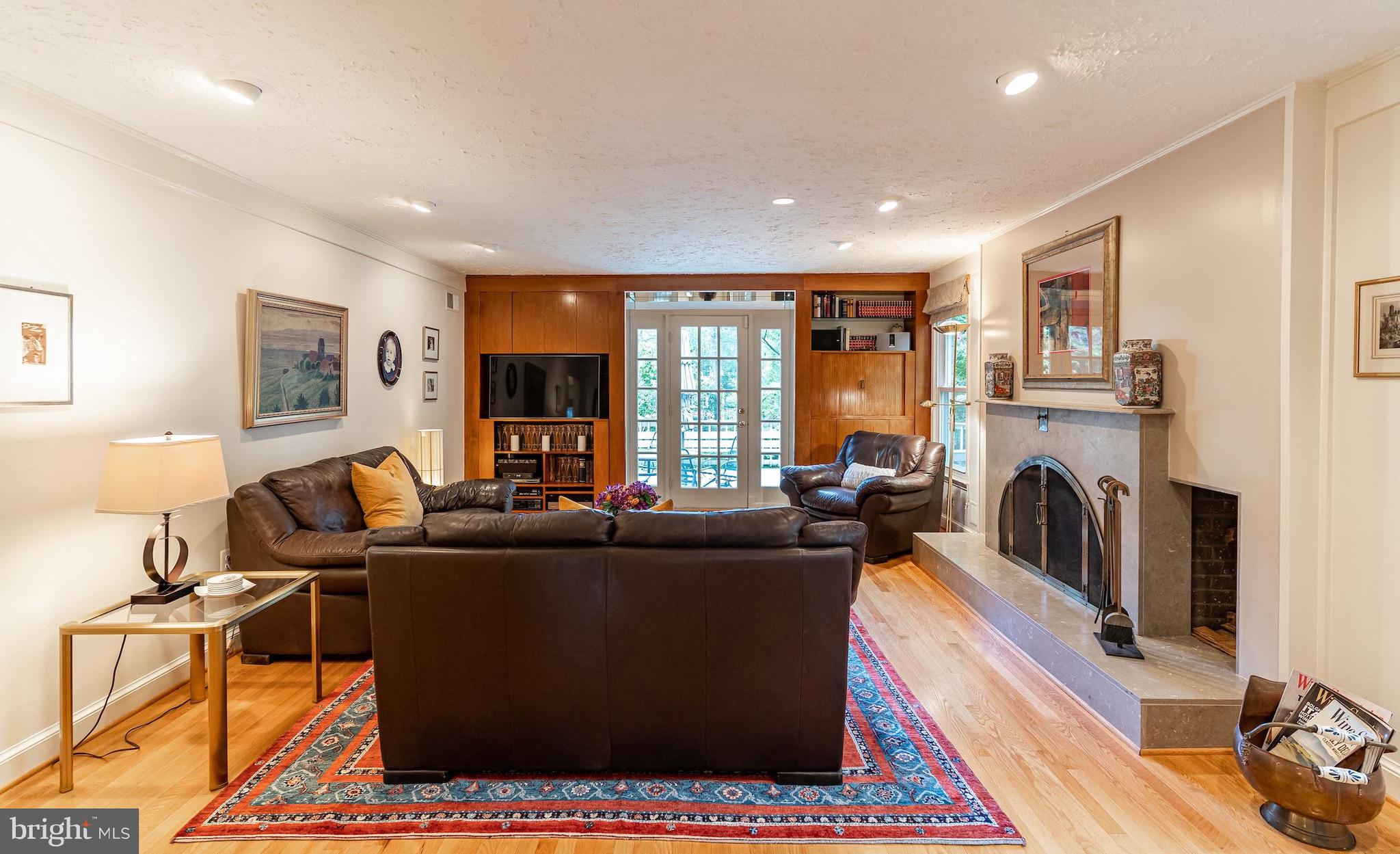 POTOMAC VILLAGE - Residential