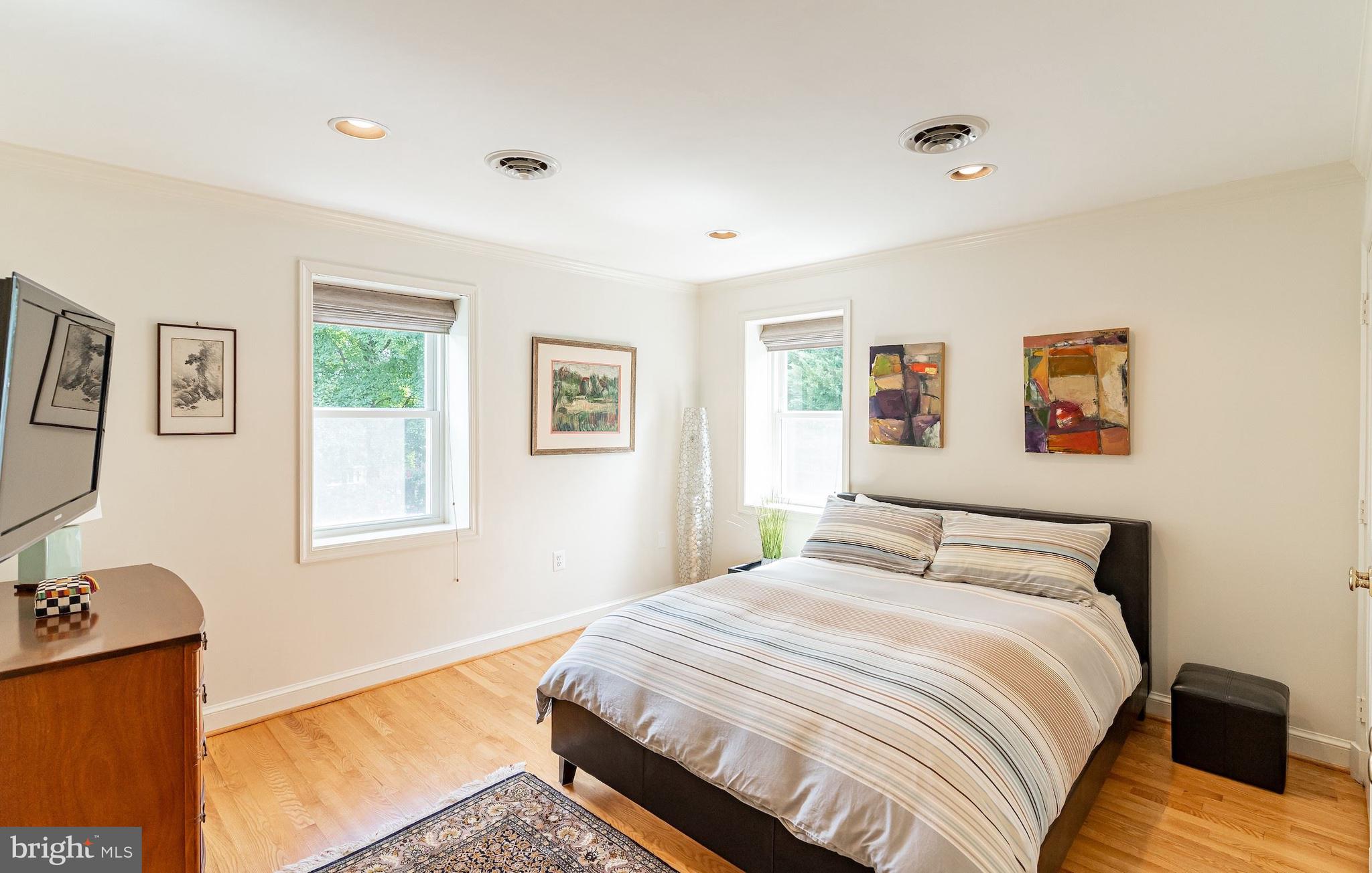 POTOMAC VILLAGE - Residential