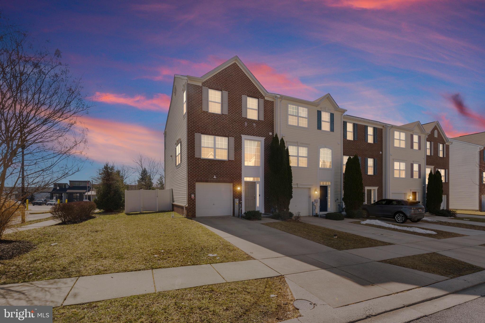 CARRIAGE HILLS TOWNHOUSE - Residential