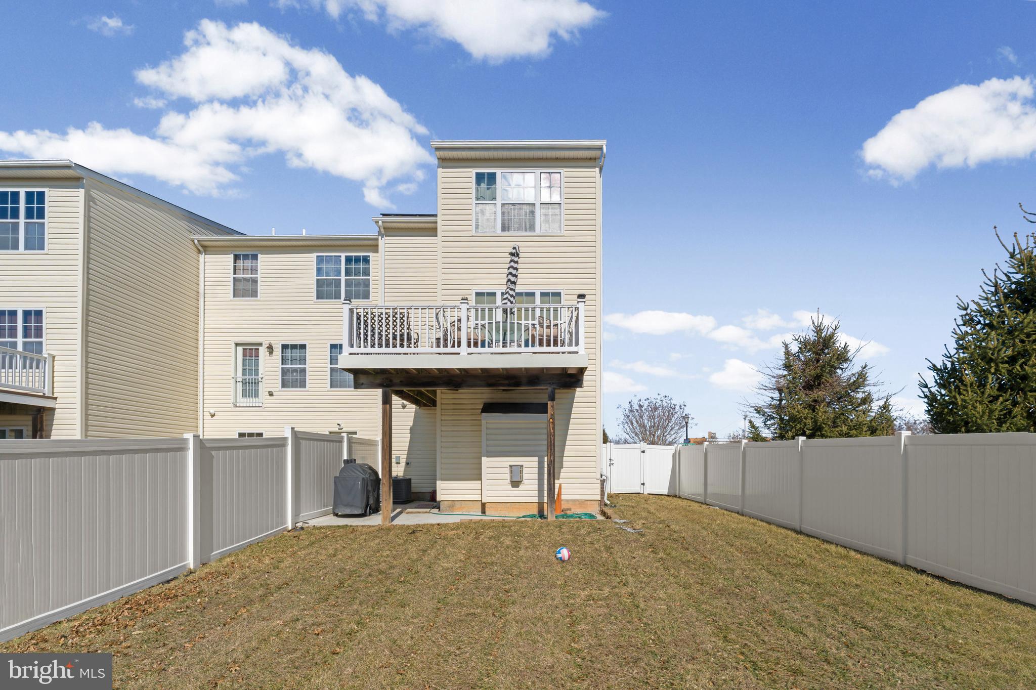 CARRIAGE HILLS TOWNHOUSE - Residential