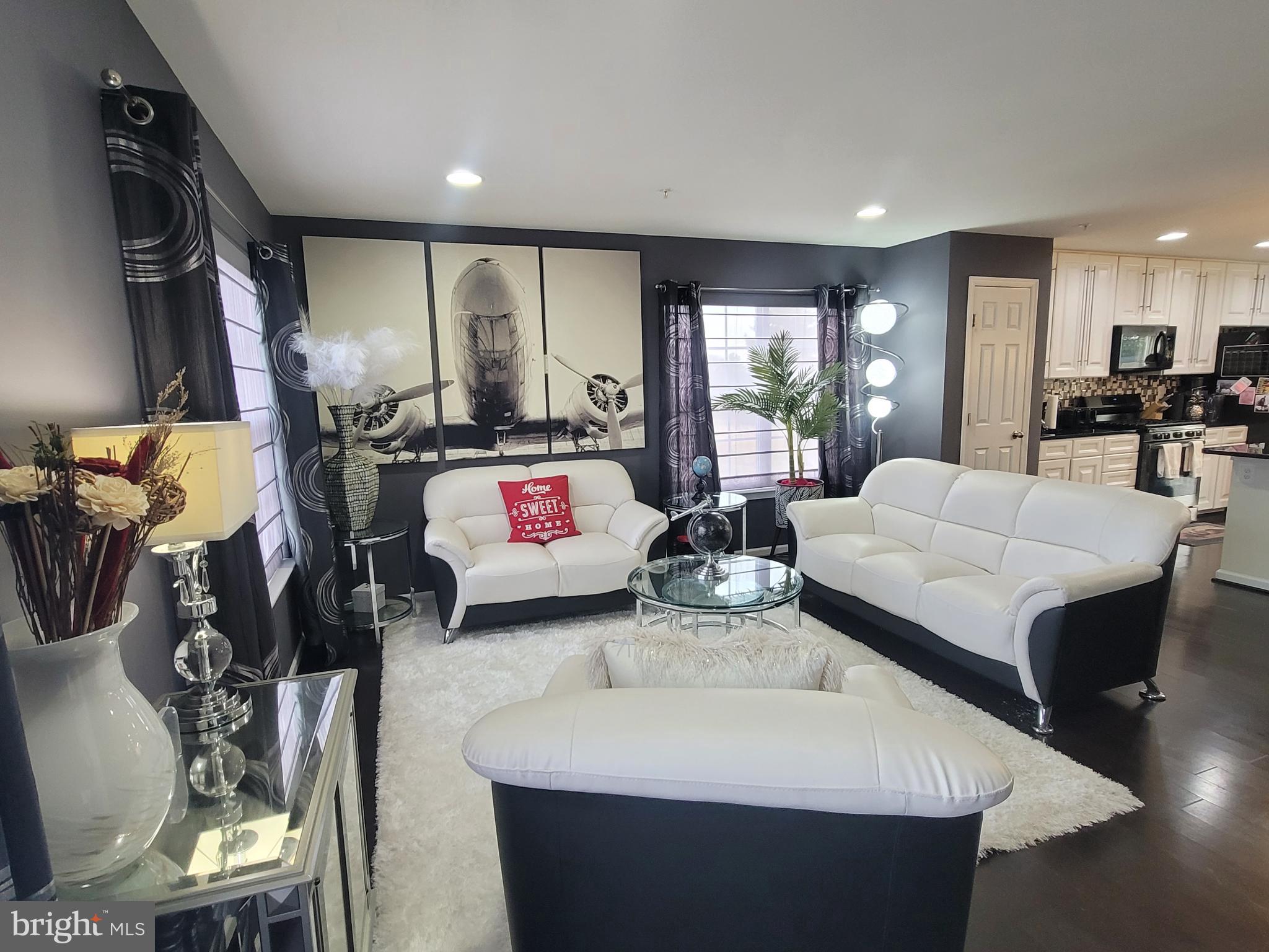 CARRIAGE HILLS TOWNHOUSE - Residential