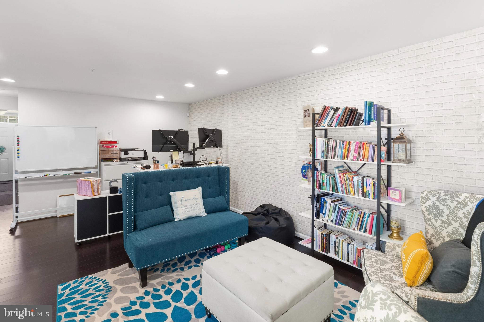 CARRIAGE HILLS TOWNHOUSE - Residential