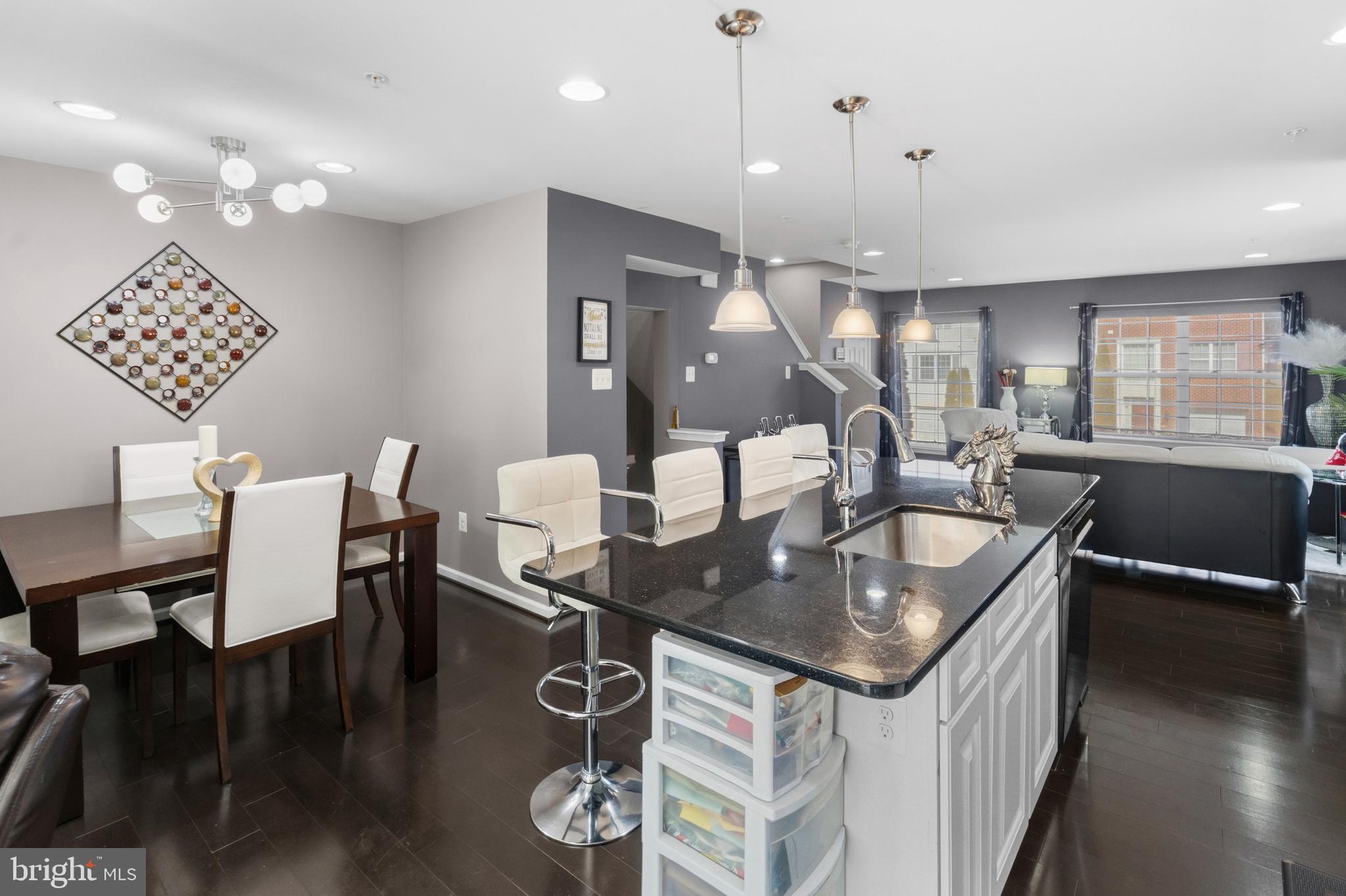 CARRIAGE HILLS TOWNHOUSE - Residential