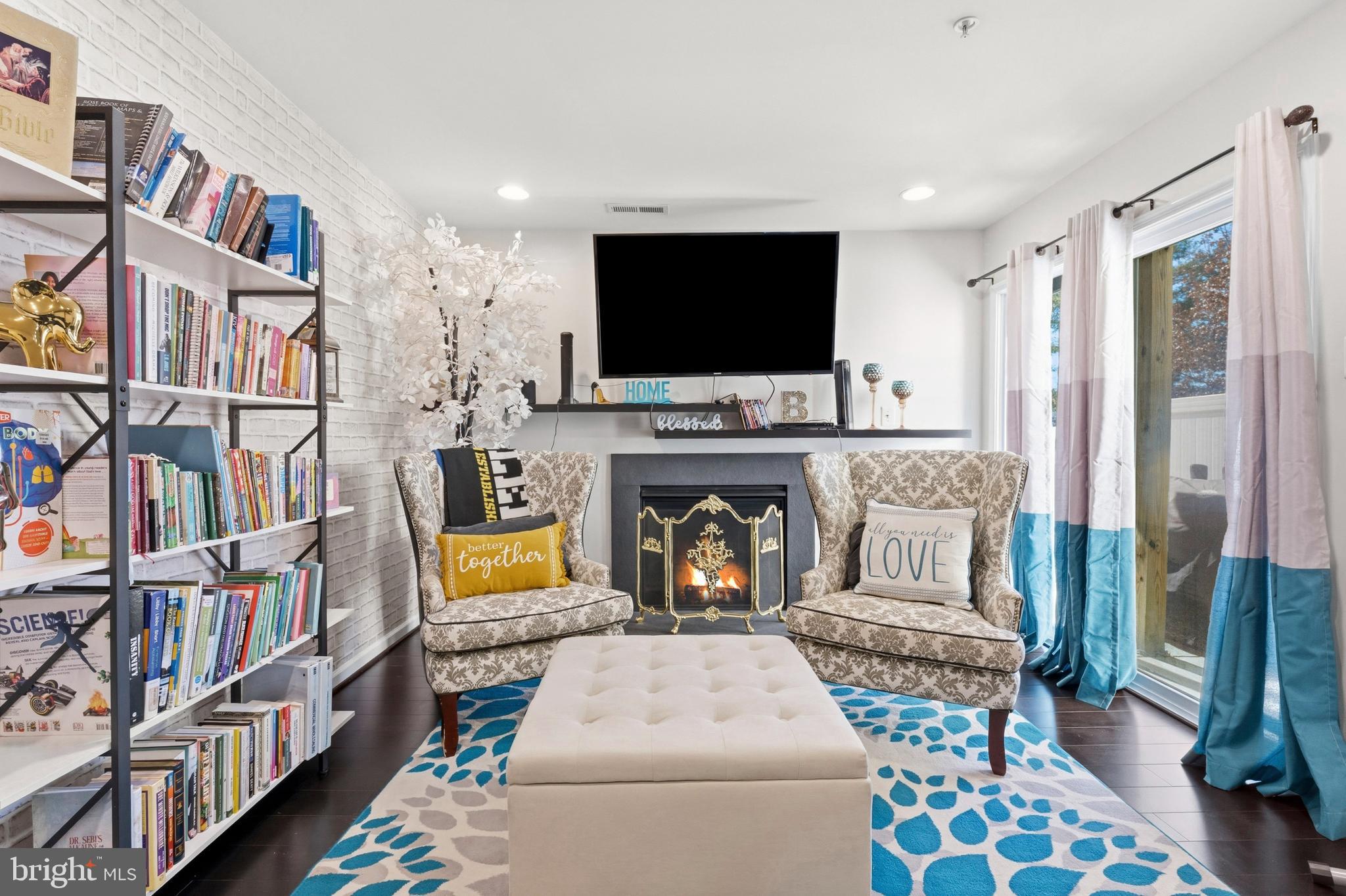 CARRIAGE HILLS TOWNHOUSE - Residential