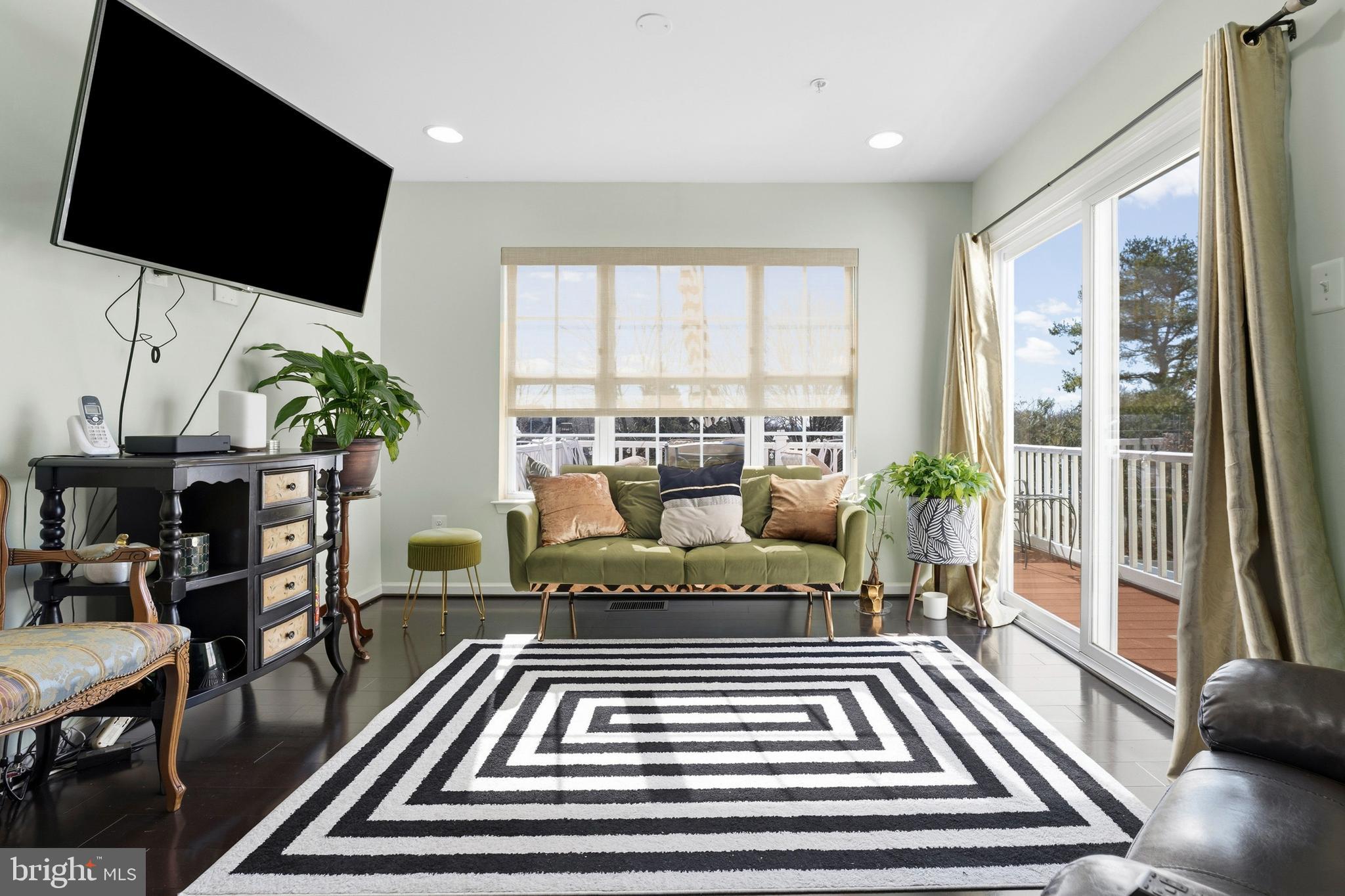 CARRIAGE HILLS TOWNHOUSE - Residential