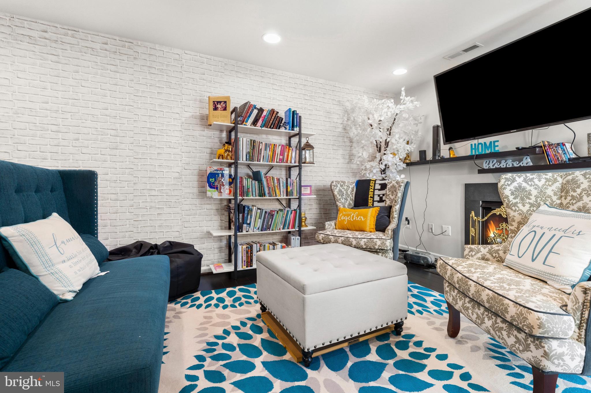 CARRIAGE HILLS TOWNHOUSE - Residential