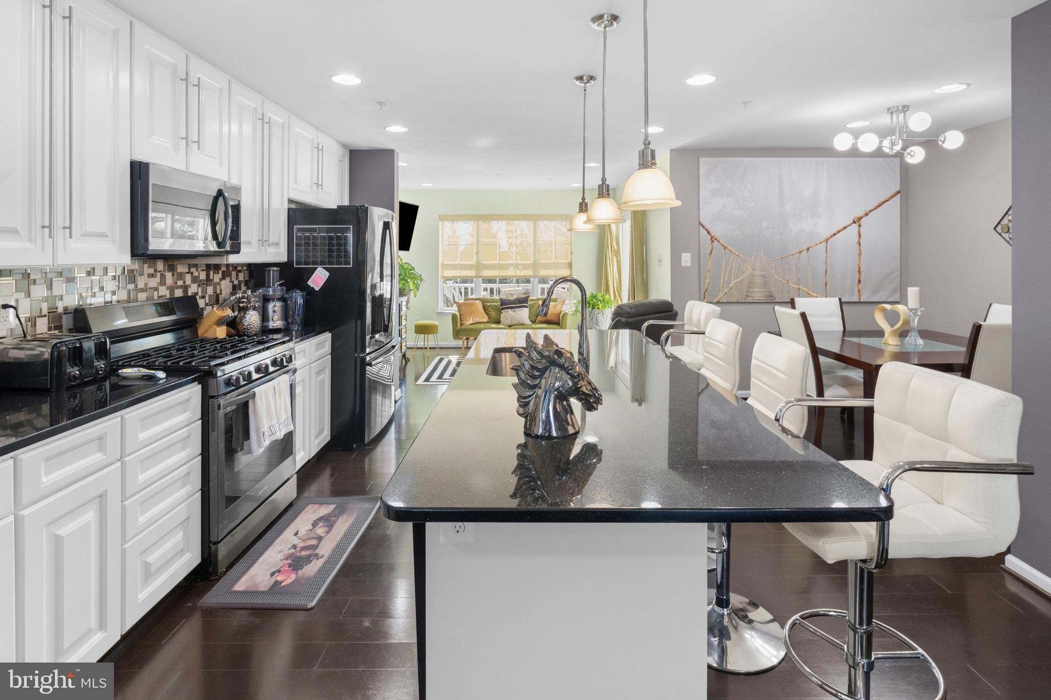 CARRIAGE HILLS TOWNHOUSE - Residential