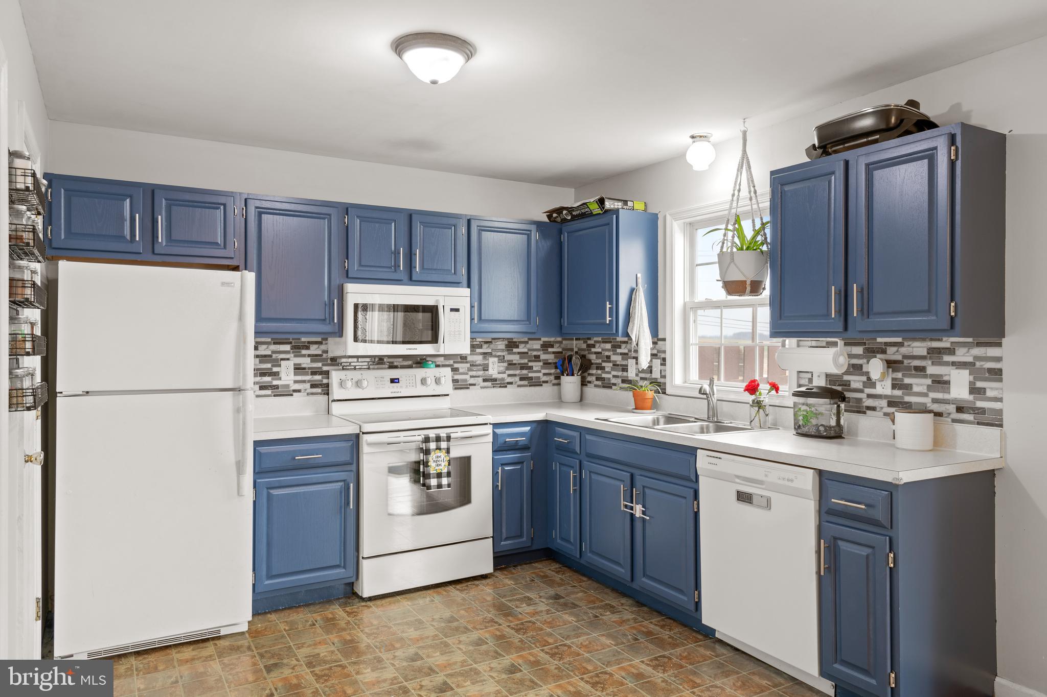 VILLAGE SQUARE - Residential