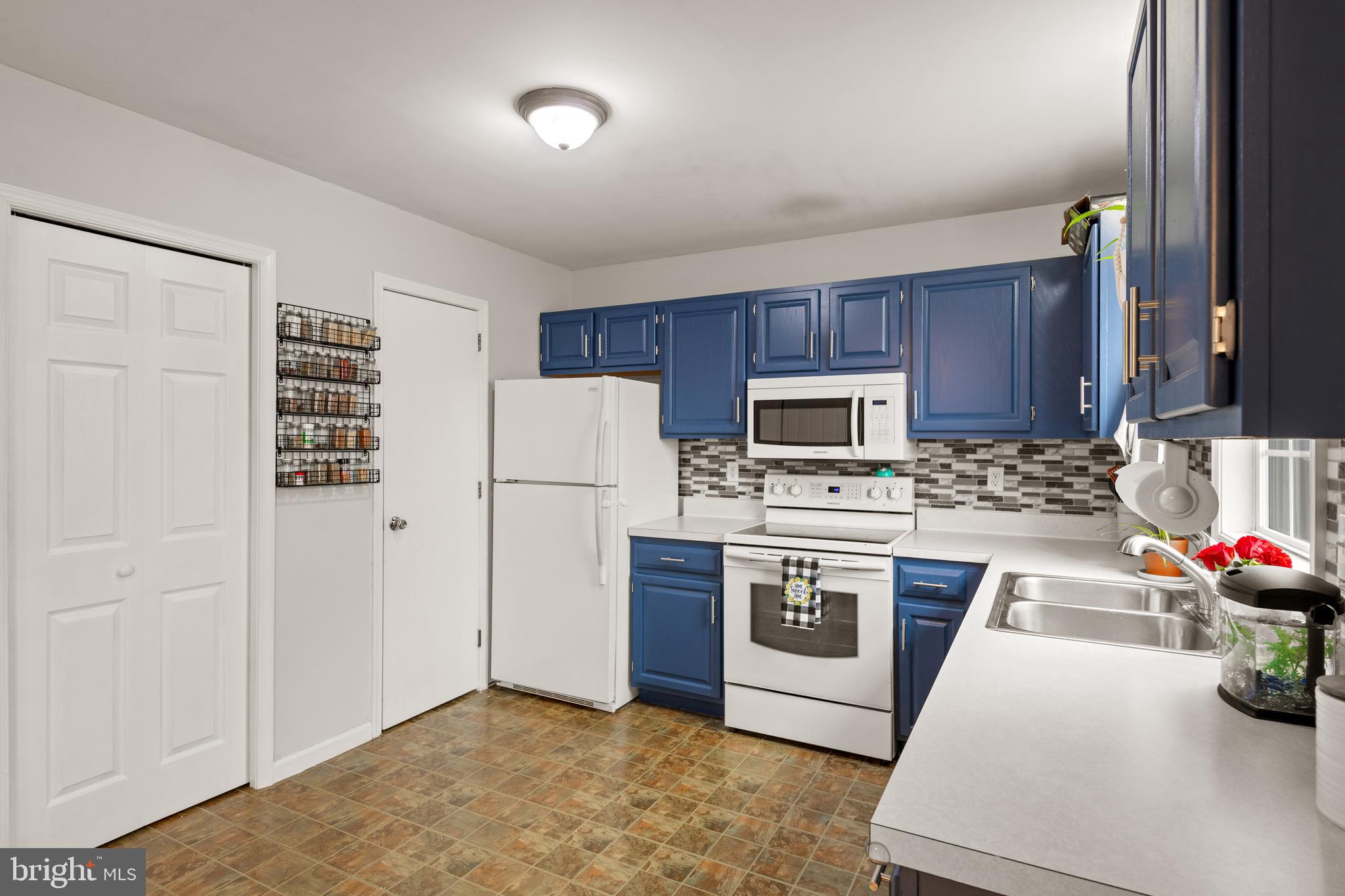 VILLAGE SQUARE - Residential