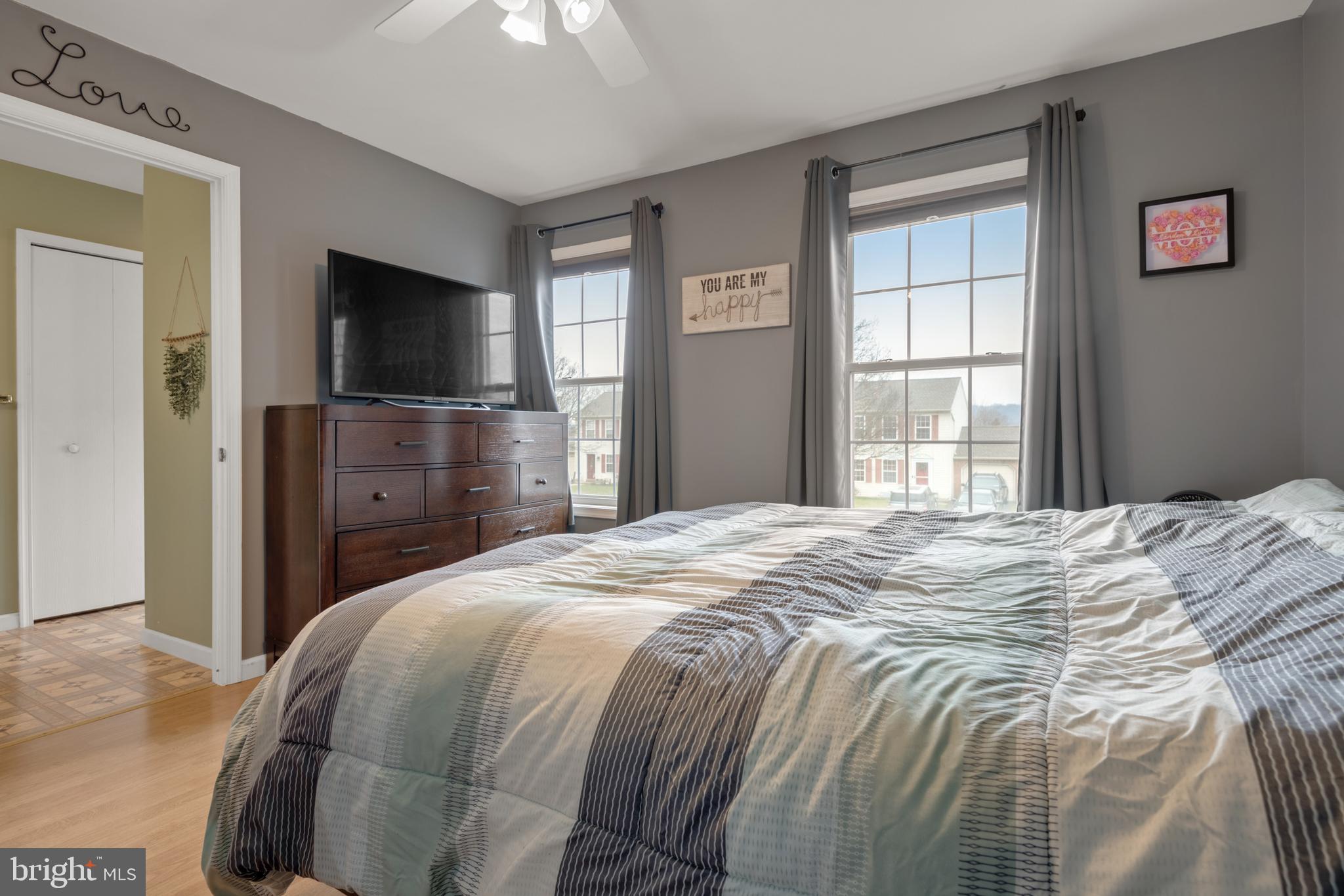 VILLAGE SQUARE - Residential