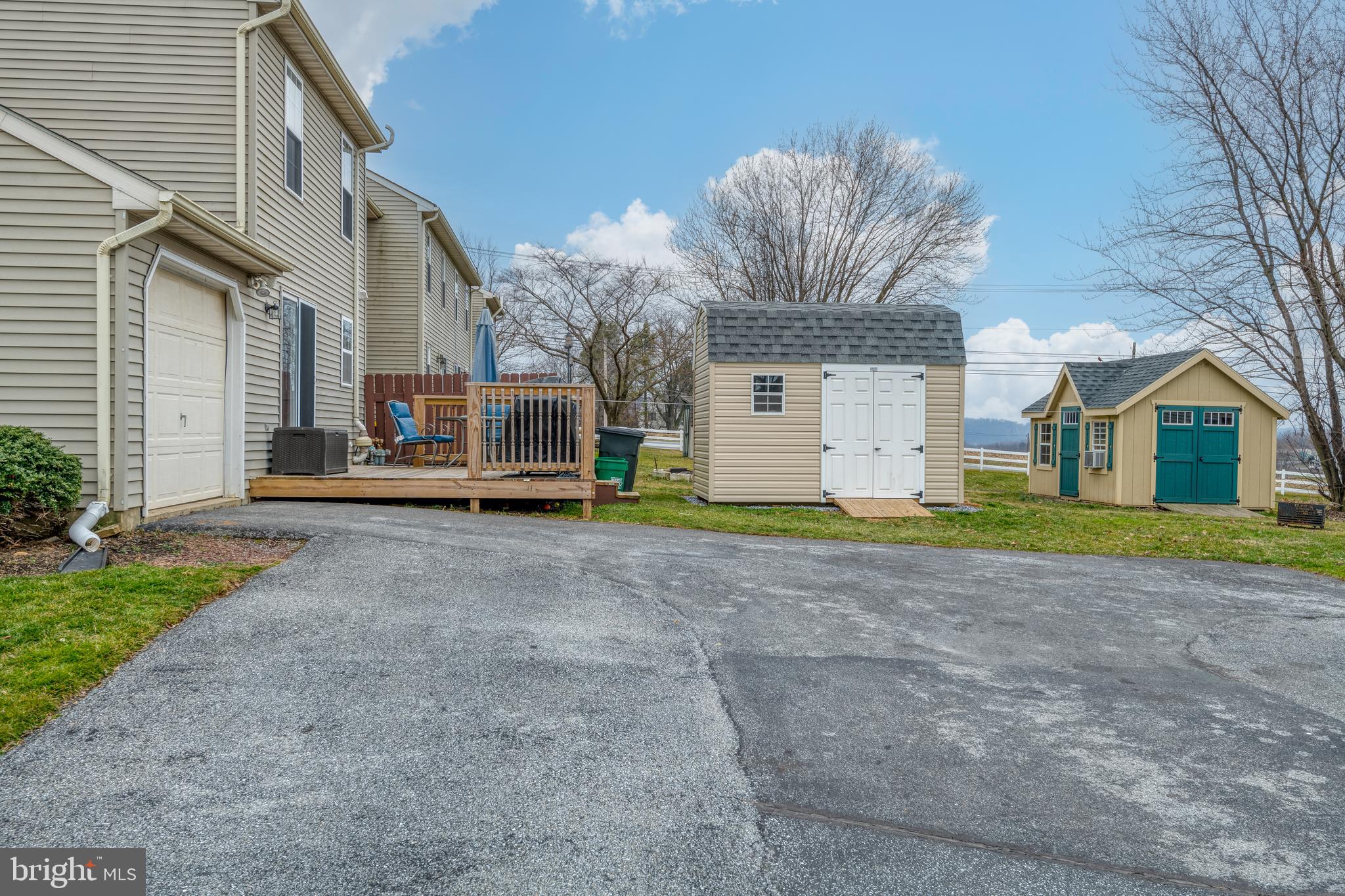 VILLAGE SQUARE - Residential