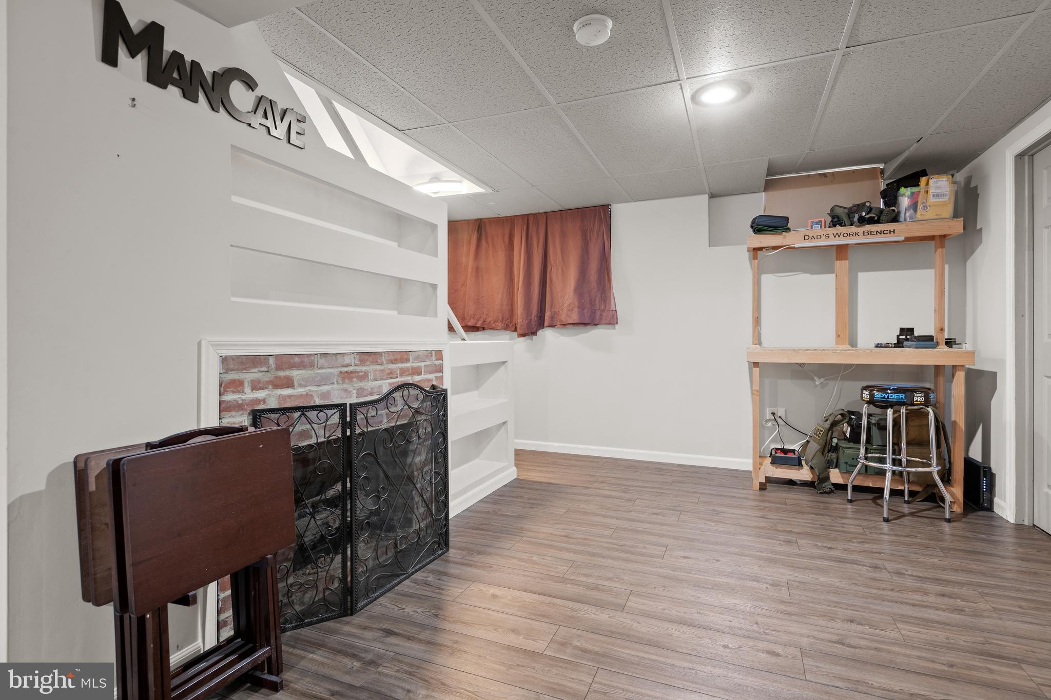 VILLAGE SQUARE - Residential