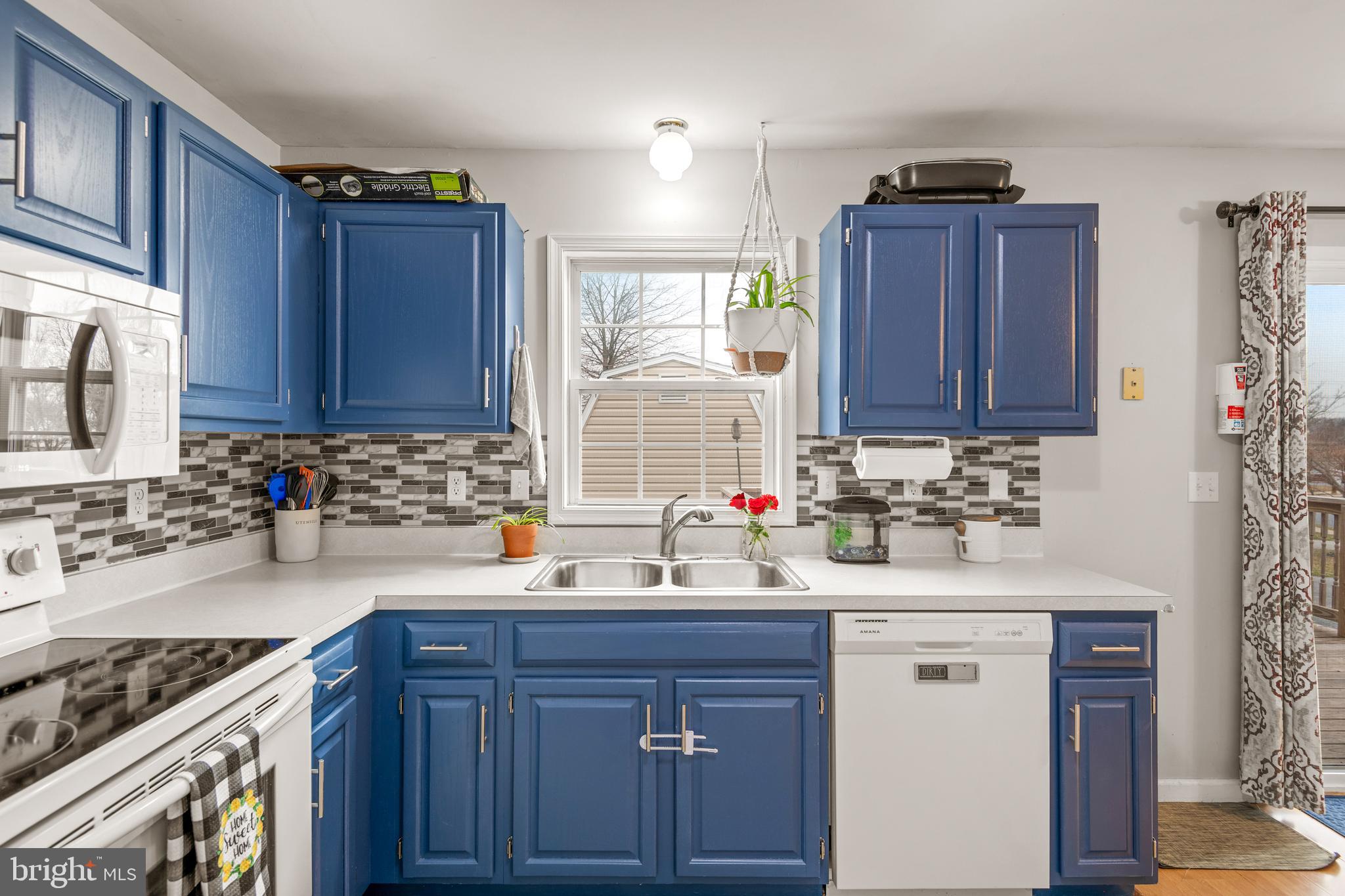 VILLAGE SQUARE - Residential