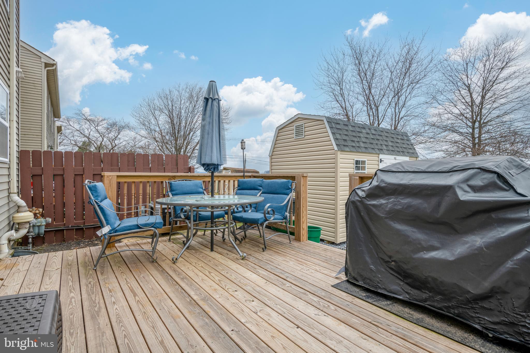 VILLAGE SQUARE - Residential