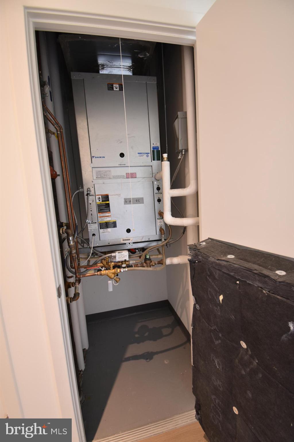 THE BORO TYSONS - Residential