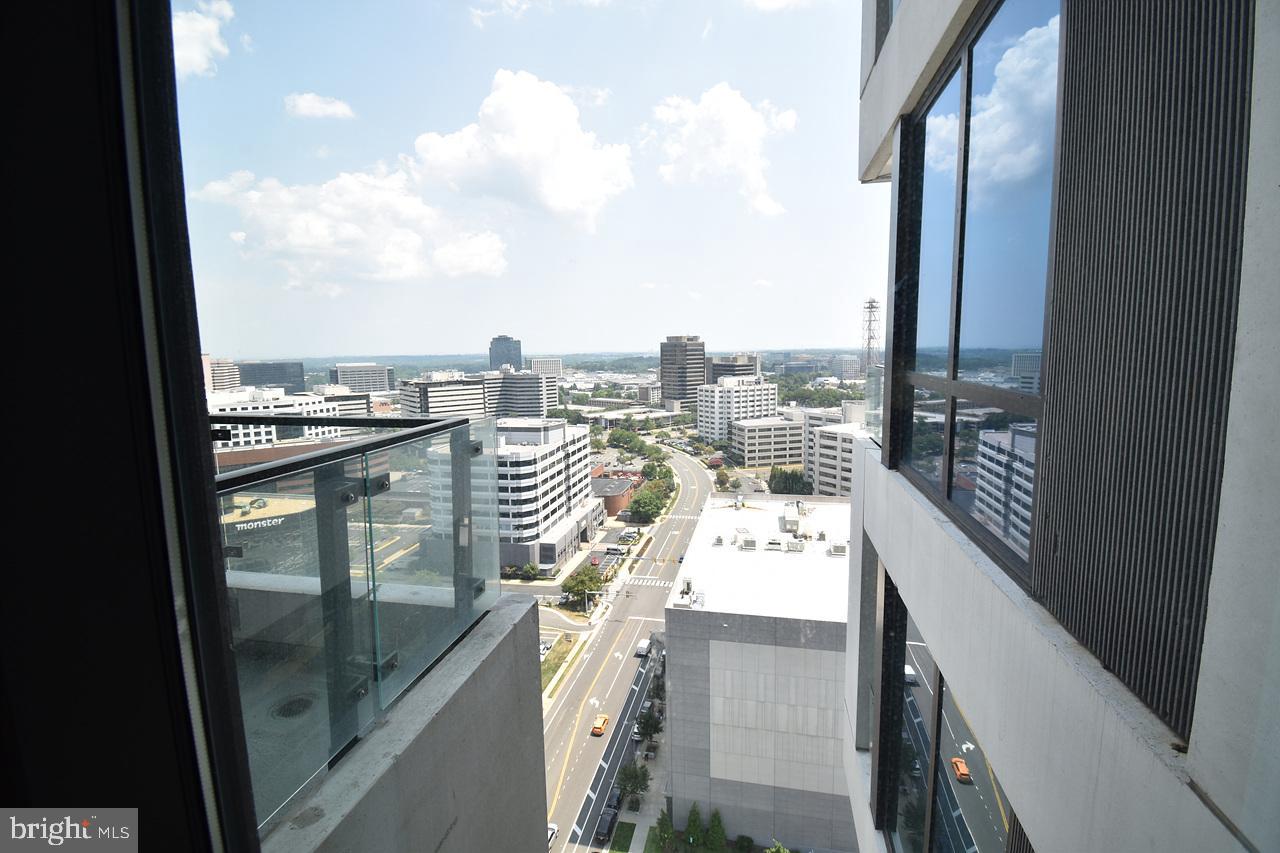 THE BORO TYSONS - Residential