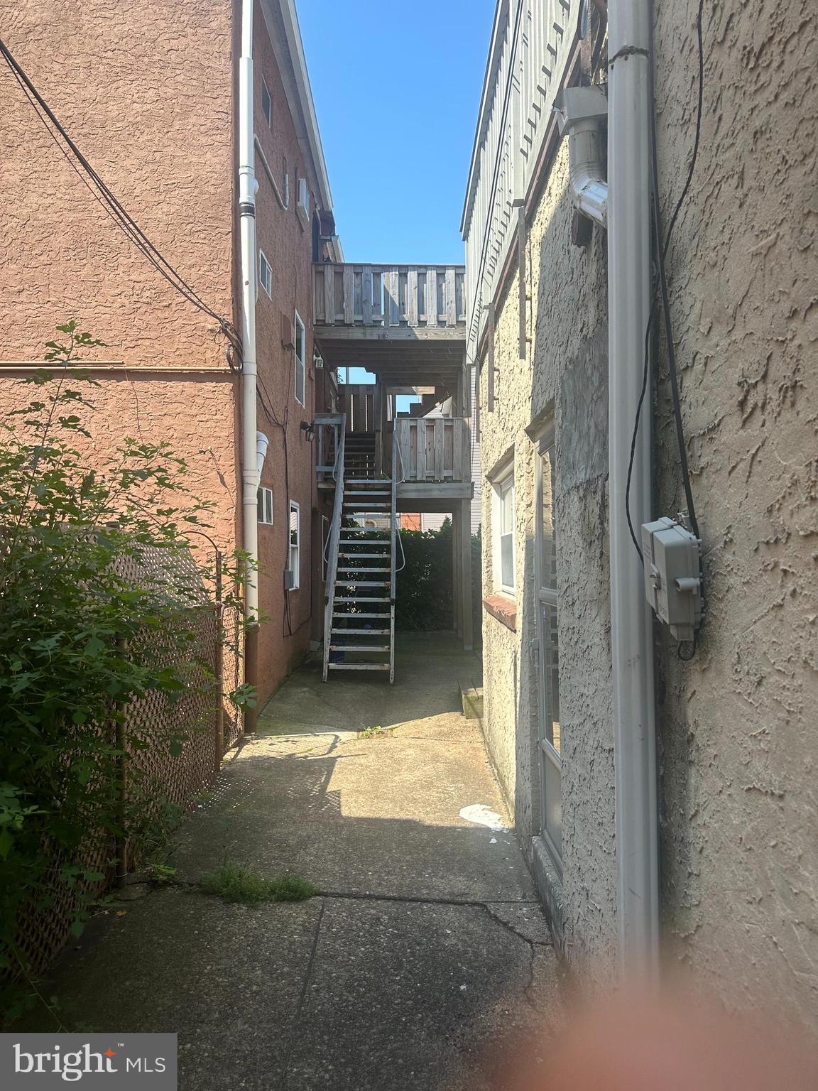 1224 E COLUMBIA AVENUE REAR