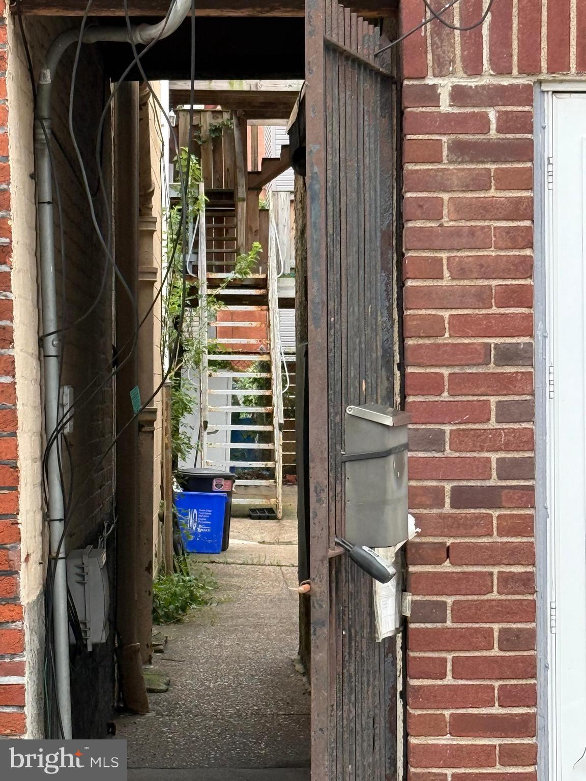 1224 E COLUMBIA AVENUE REAR