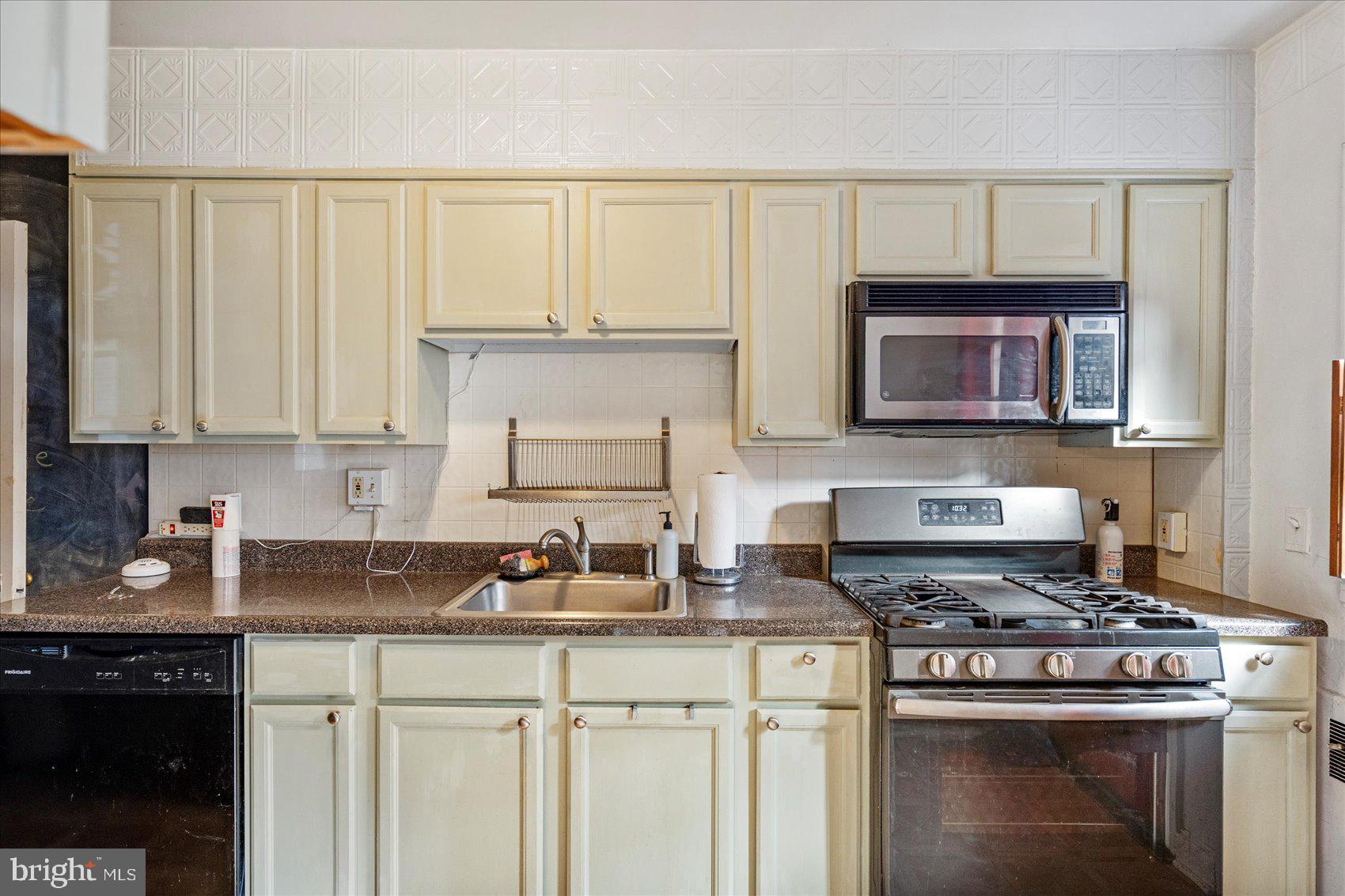 EDNOR GARDENS - LAKESIDE - Residential