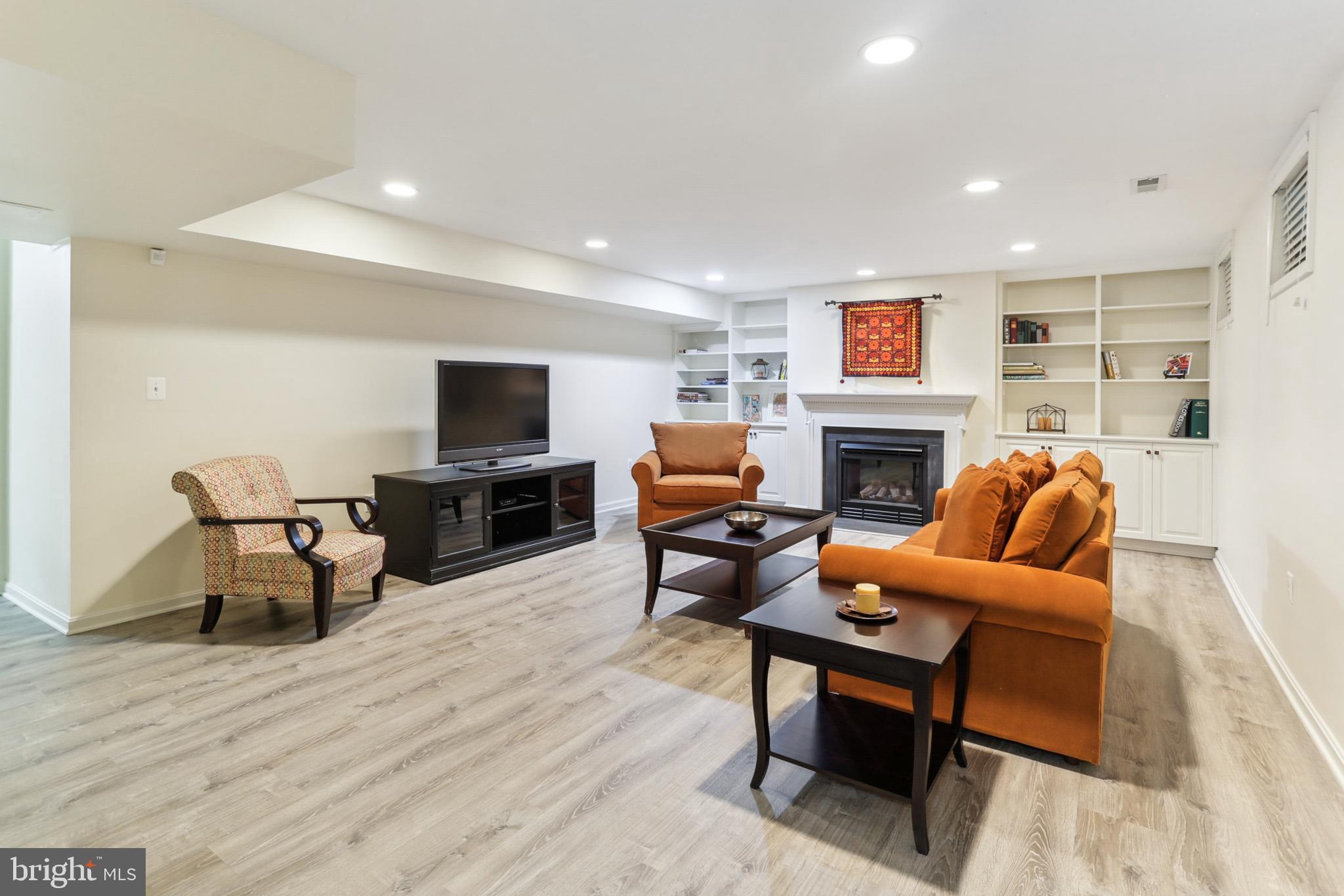 KENSINGTON HEIGHTS - Residential