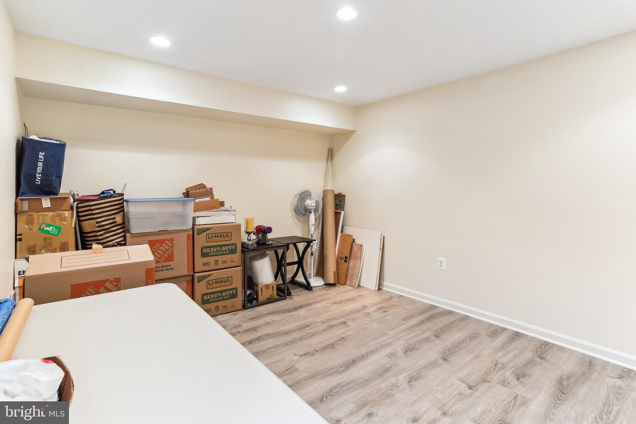 KENSINGTON HEIGHTS - Residential