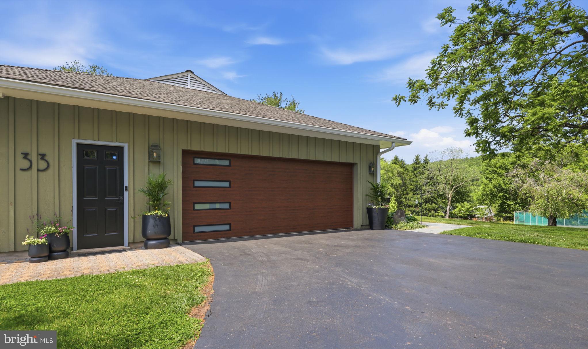 33 WOODHILL ROAD