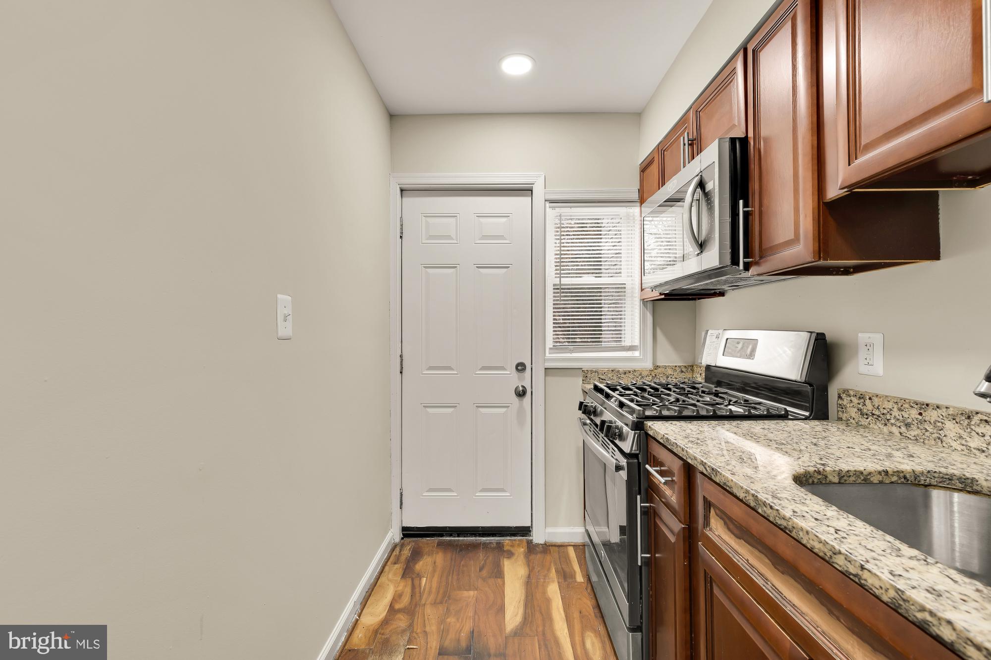 4131 HUNT PLACE NE B