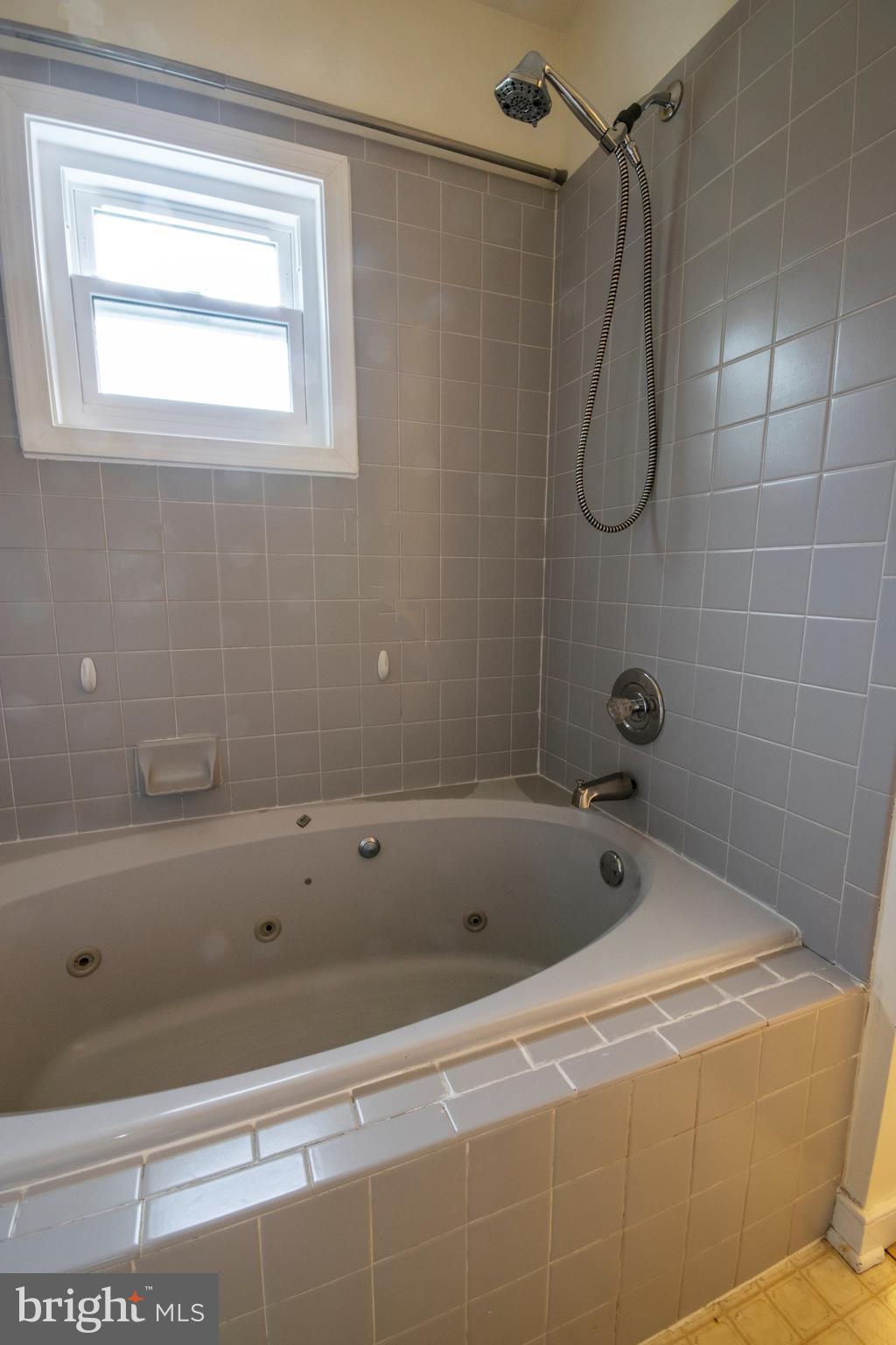 VESTAVIA WOODS - Residential