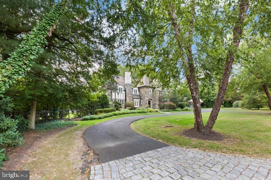 Photo of 1038 Mill Road Circle, RYDAL, PA 19046 (MLS # PAMC2153350)