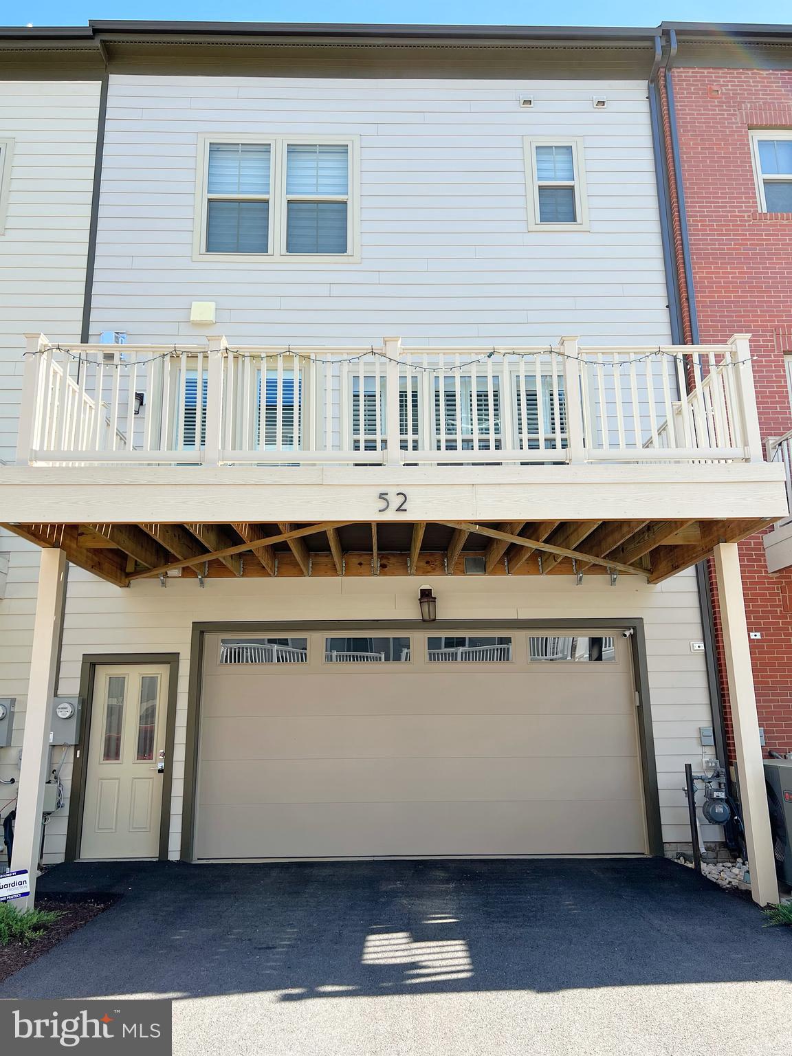 CROWN FARM - Residential