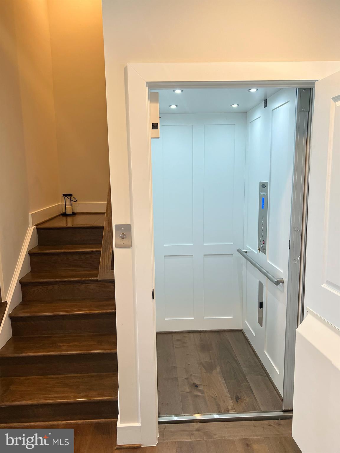 CROWN FARM - Residential