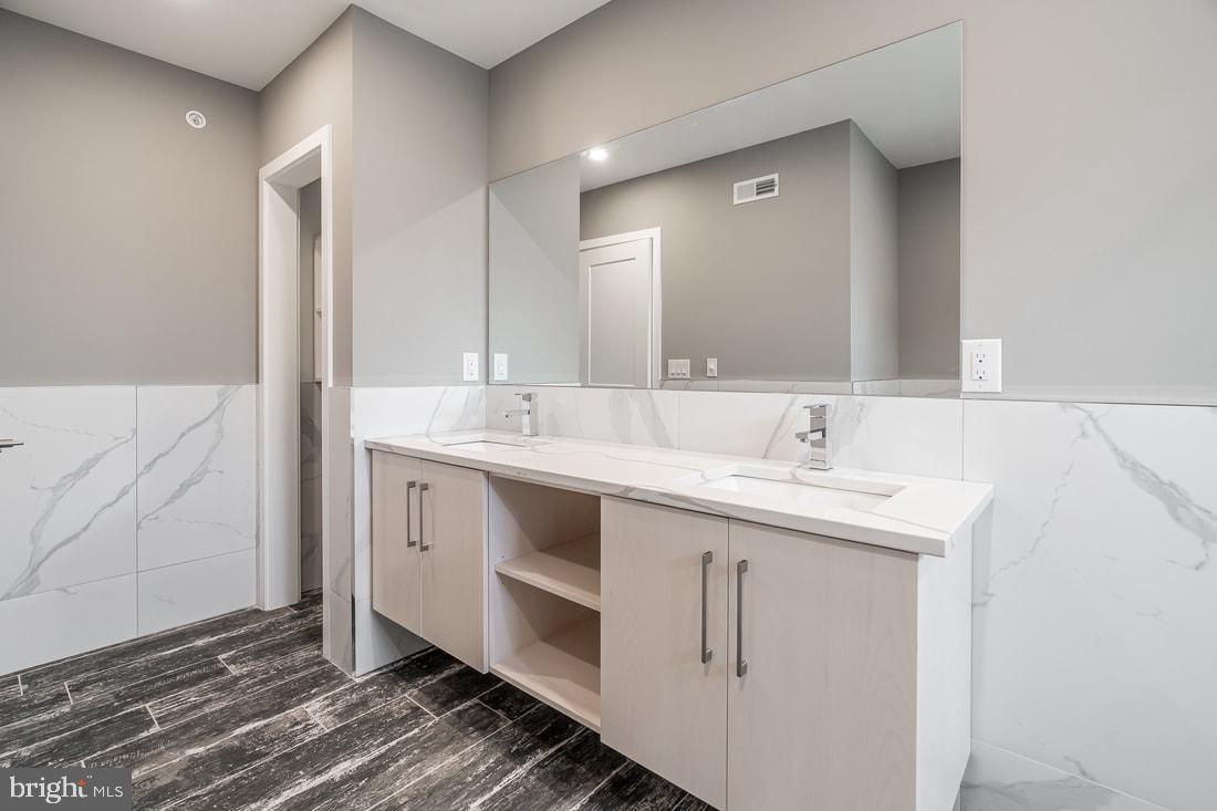 GRADUATE HOSPITAL - Residential Lease