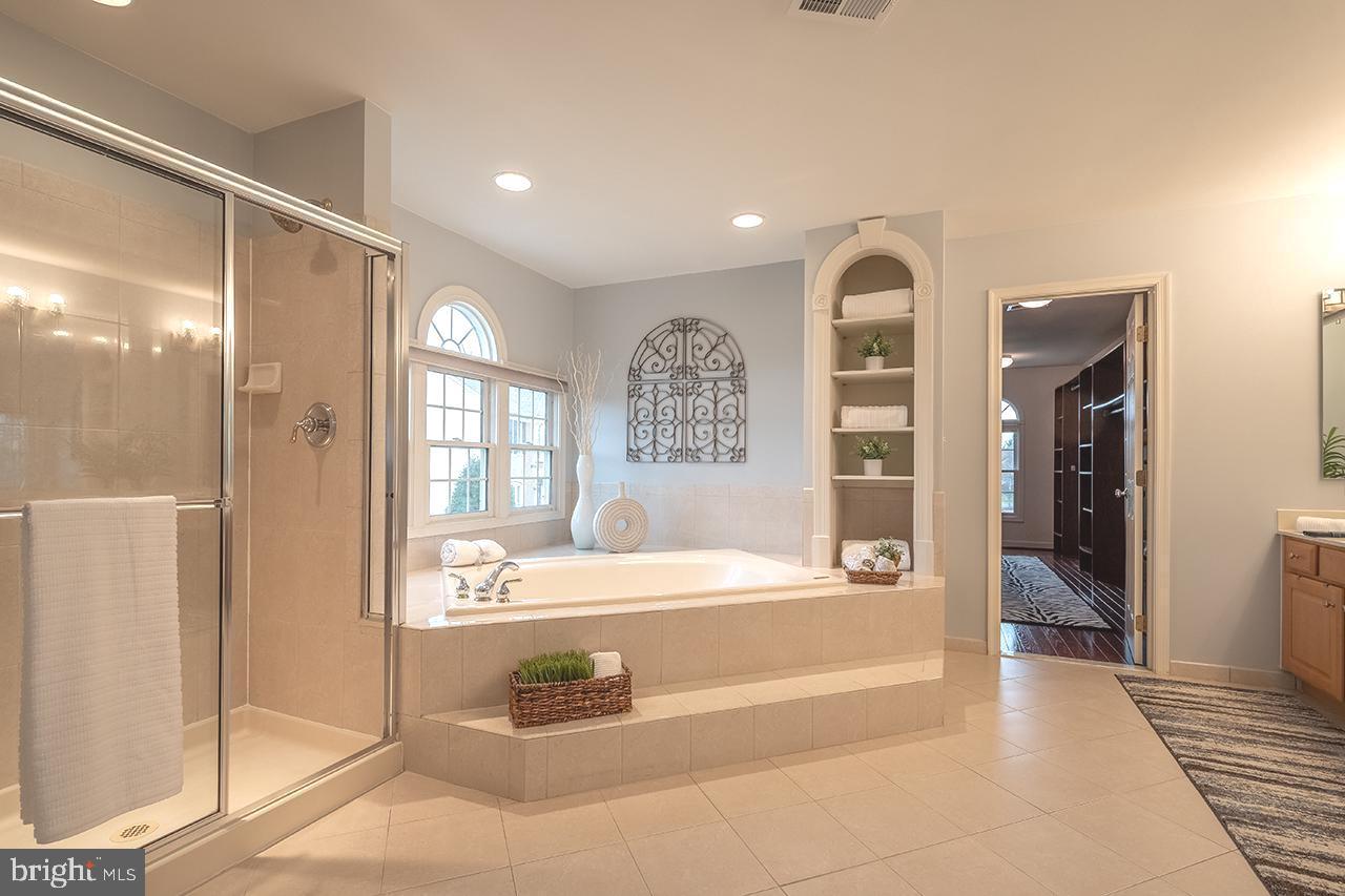 FOREST MANOR - Residential