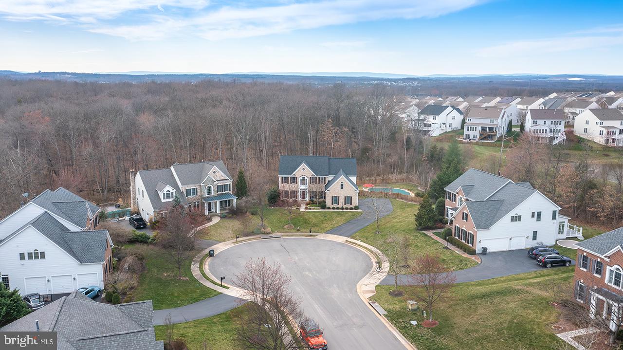 FOREST MANOR - Residential