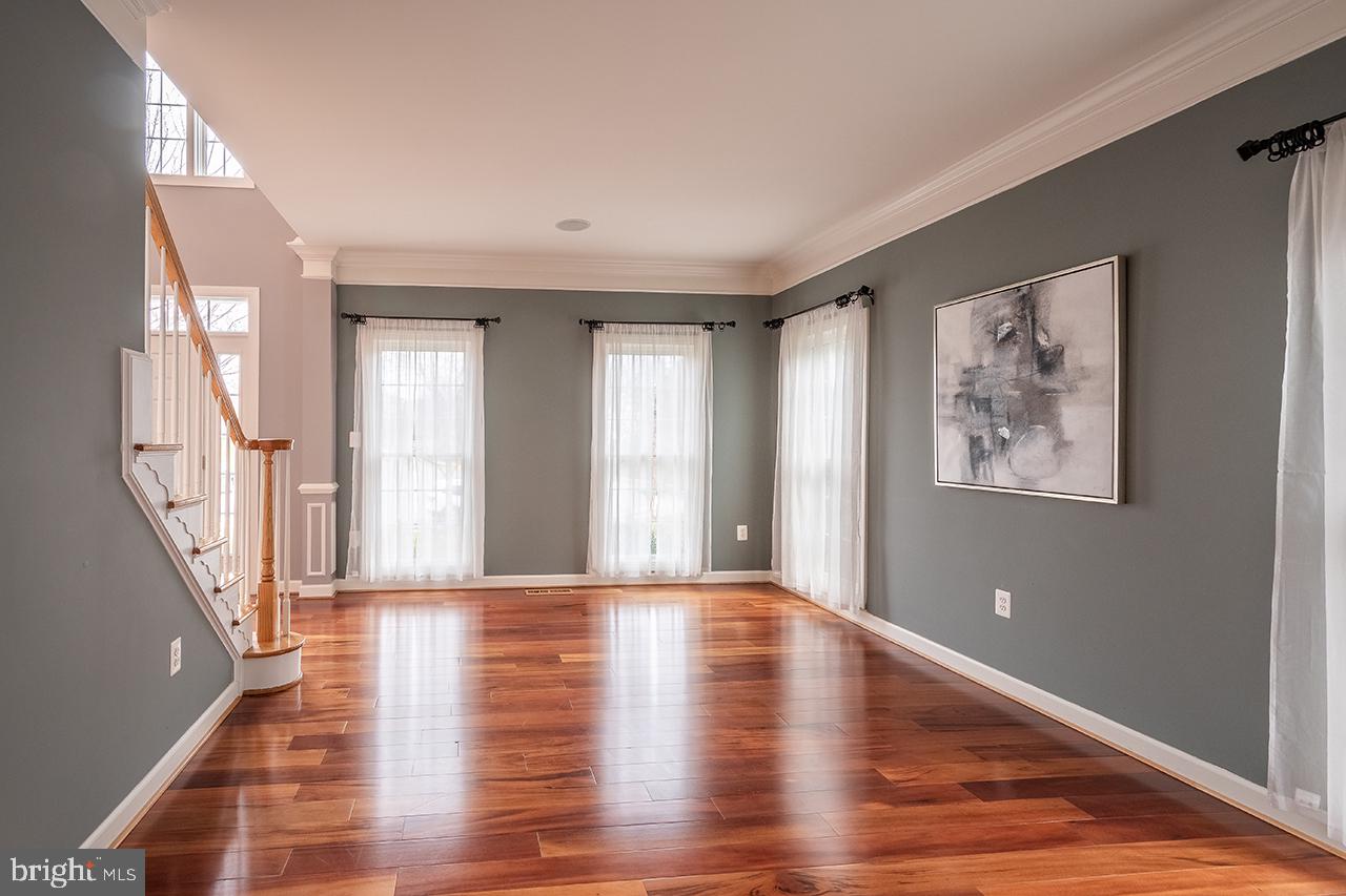 FOREST MANOR - Residential