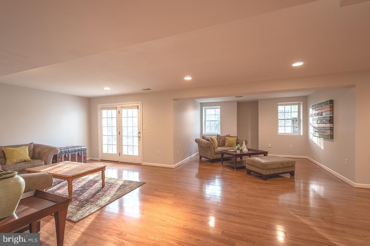 FOREST MANOR - Residential