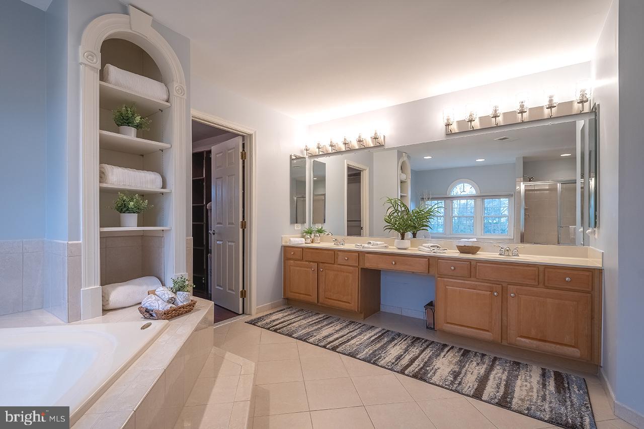 FOREST MANOR - Residential