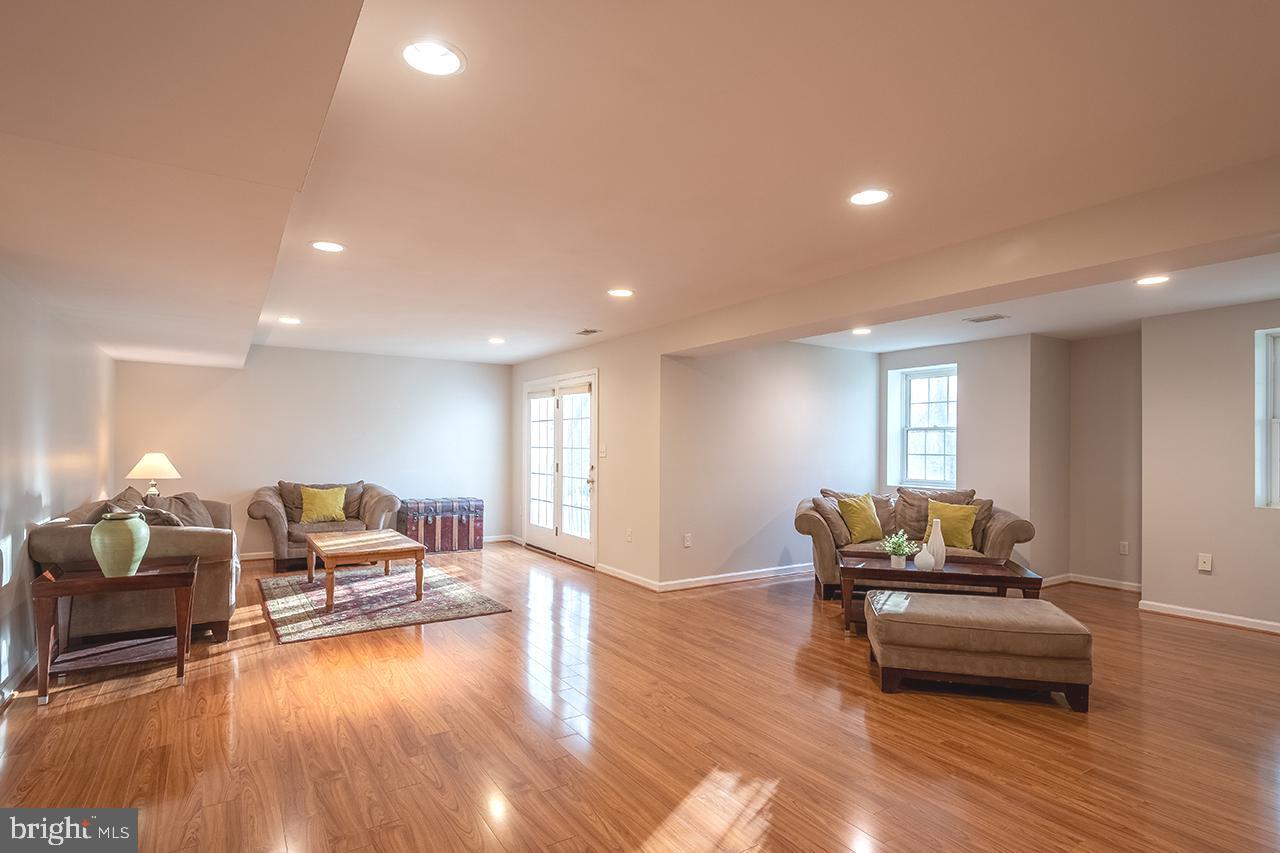 FOREST MANOR - Residential