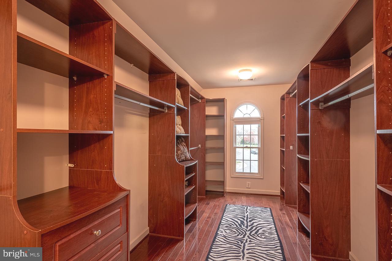 FOREST MANOR - Residential