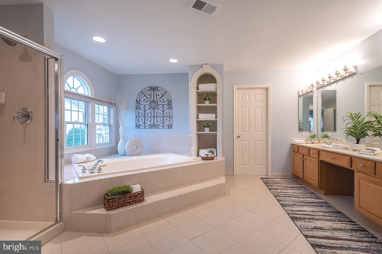 FOREST MANOR - Residential