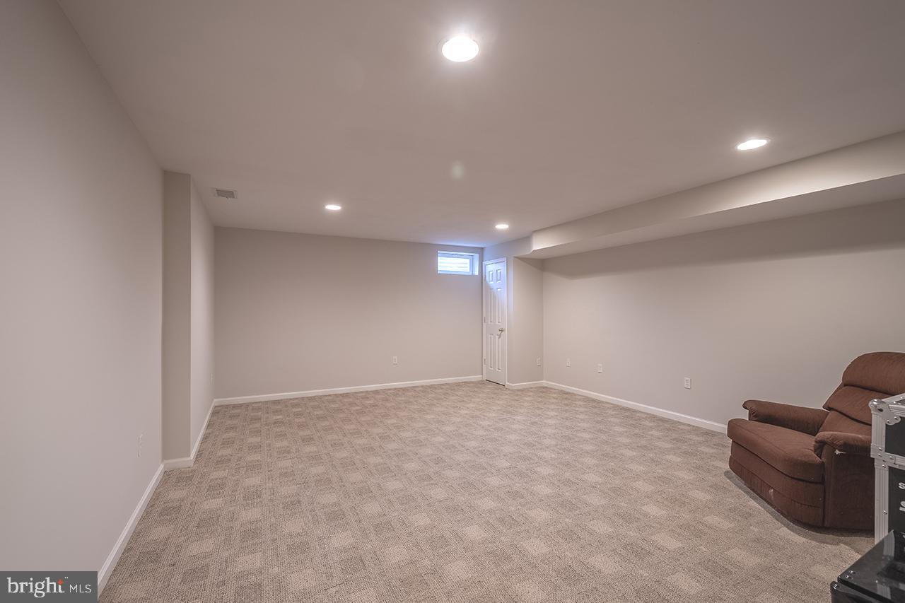 FOREST MANOR - Residential