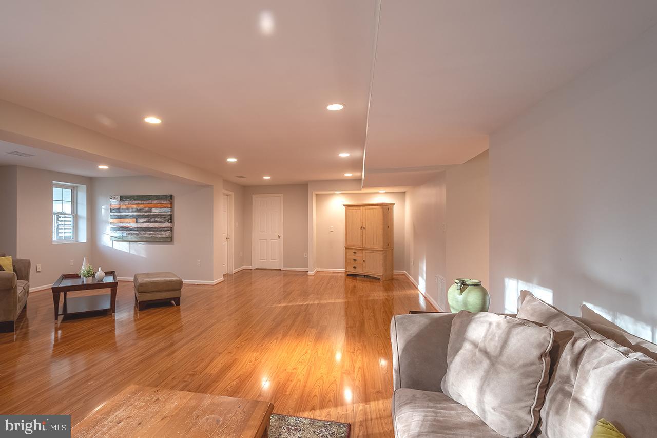 FOREST MANOR - Residential