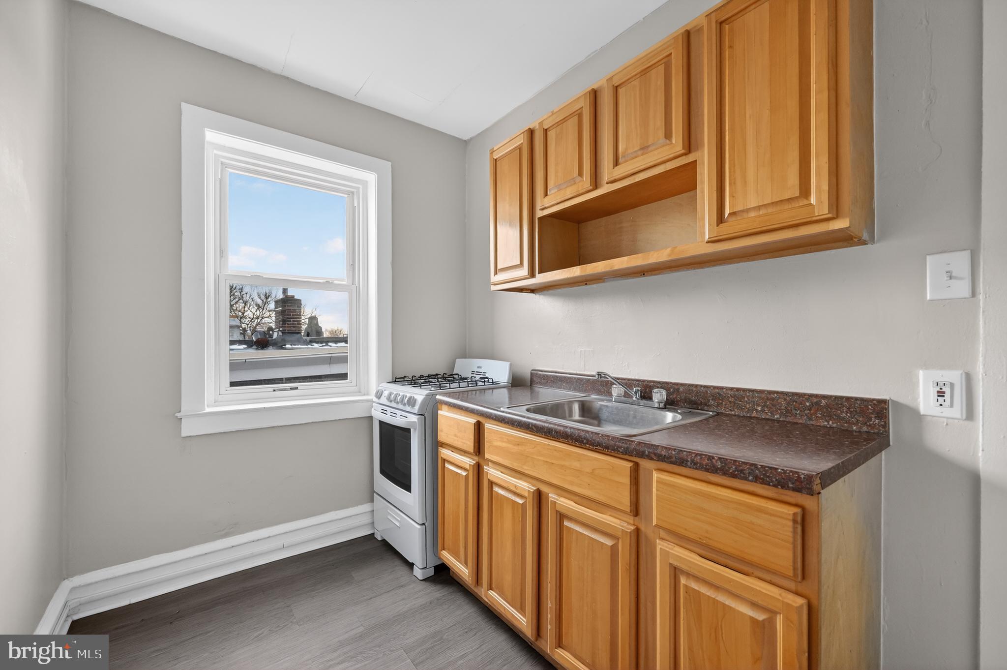 LOGAN - Commercial Sale