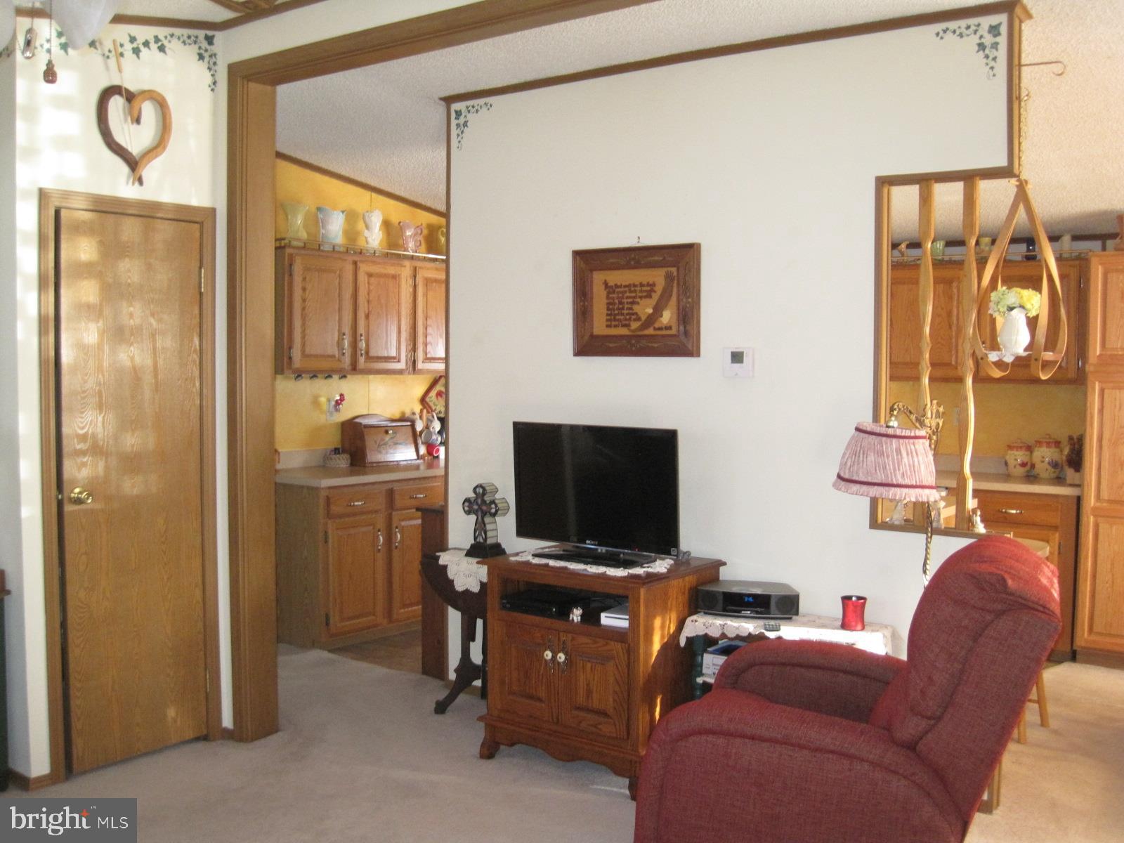 PIN OAK MOBILE HOME - Residential