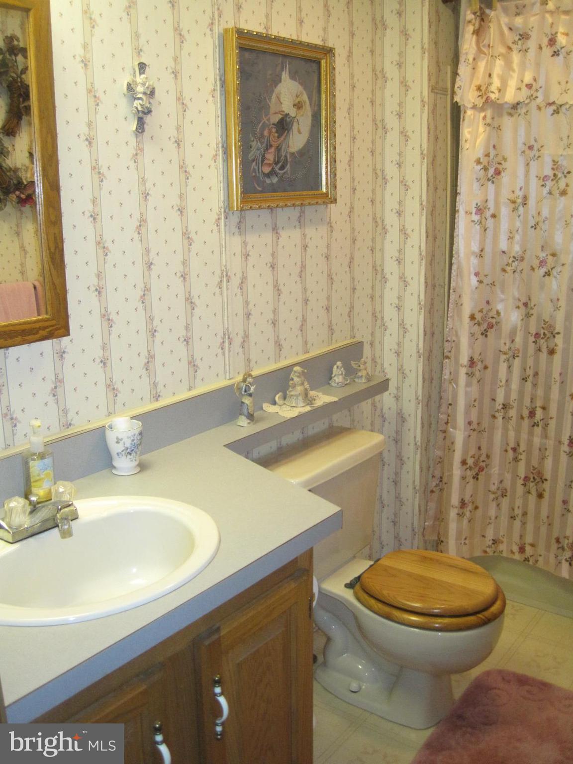 PIN OAK MOBILE HOME - Residential